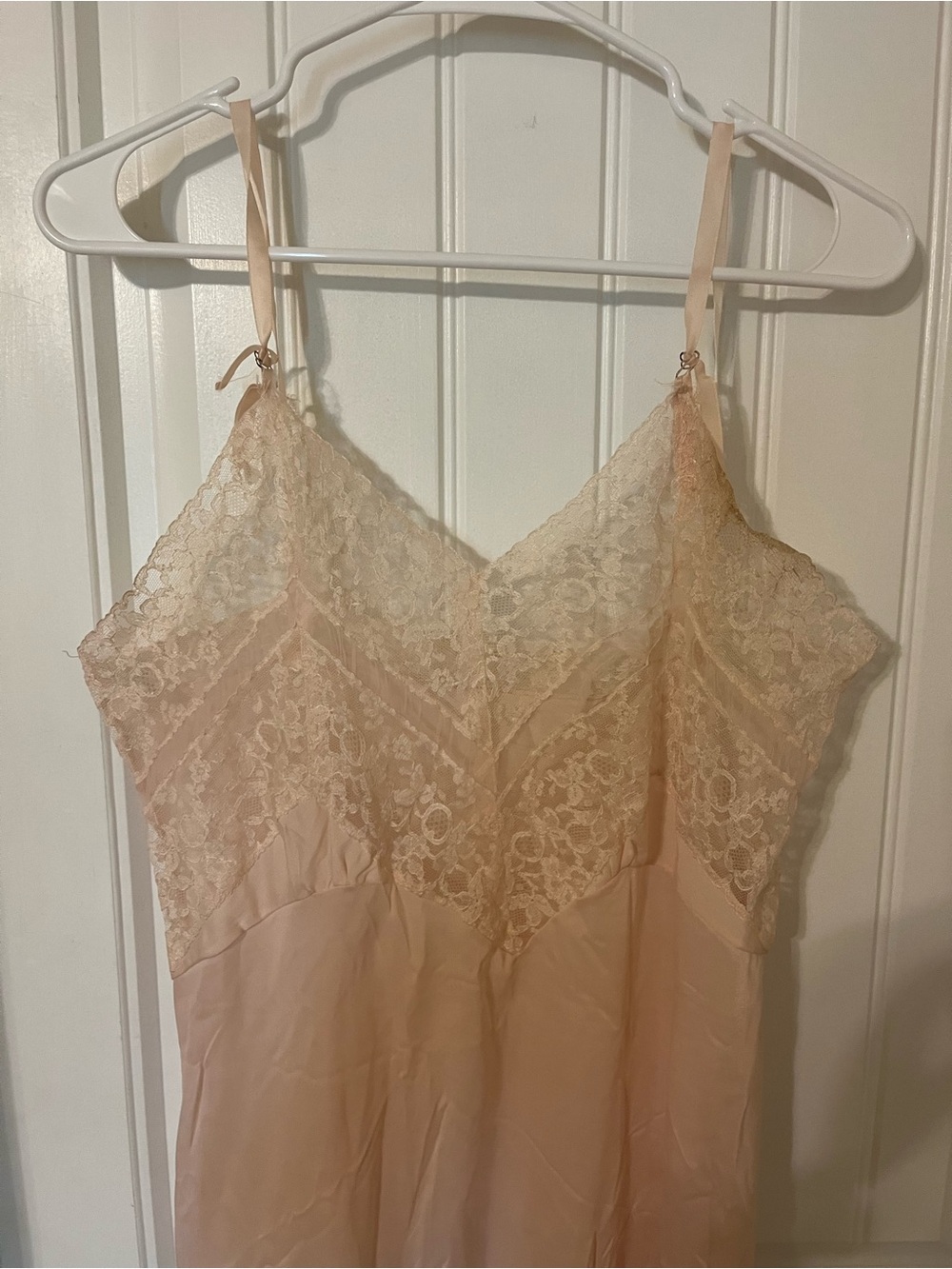 Delicate Lace Vintage Ladies Slip Dress - Pale Blush Pink